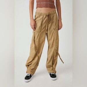 FREE PEOPLE One Step Ahead Parachute Pants Cargo Pants - Neutral - Size L Large